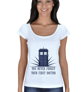 Doctor Who Ön Baskılı T-Shirt Kadın Açık Yaka