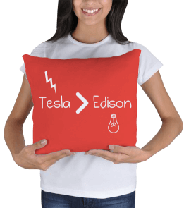 Tesla büyüktür Edison - Kırmızı Kare Yastık